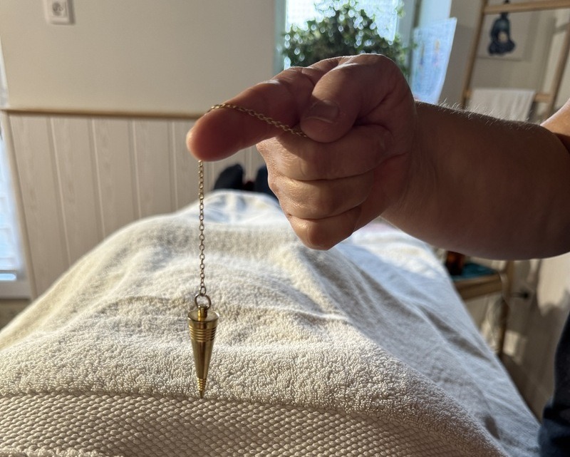 Séance de réharmonisation des chakras au pendule – Les Moments Zen d’Isa, Cholet